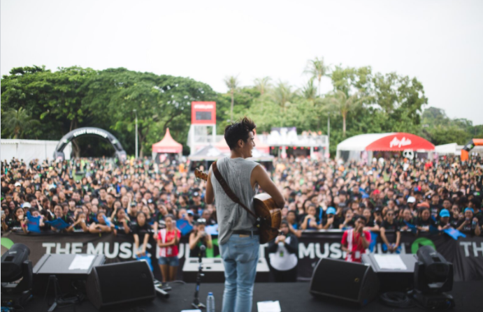 Nathan Hartono sets the Music Run mood