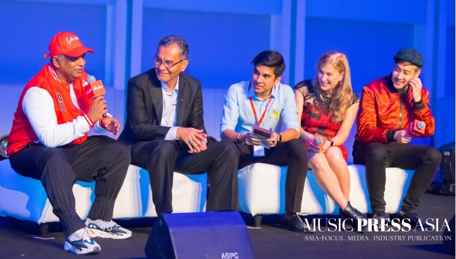 L-R: Tony Fernandes (Air Asia CEO), Datuk Seri Dr Dzukefly Ahmad (Malaysian Minister of Health), Syed Saddiq Syed Abdul Rahman (Malaysian Youth and Sports Minister), Deborah Dugan ((RED) CEO), Sean Miyashiro (88rising Founder & CEO). Image courtesy of Music Press Asia. 