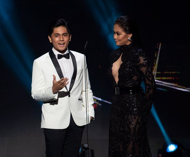 Miguel Tanfelix and Maja Salvador presenting the award for Best Theme Song. Photo credit Asian Academy Creative Awards.