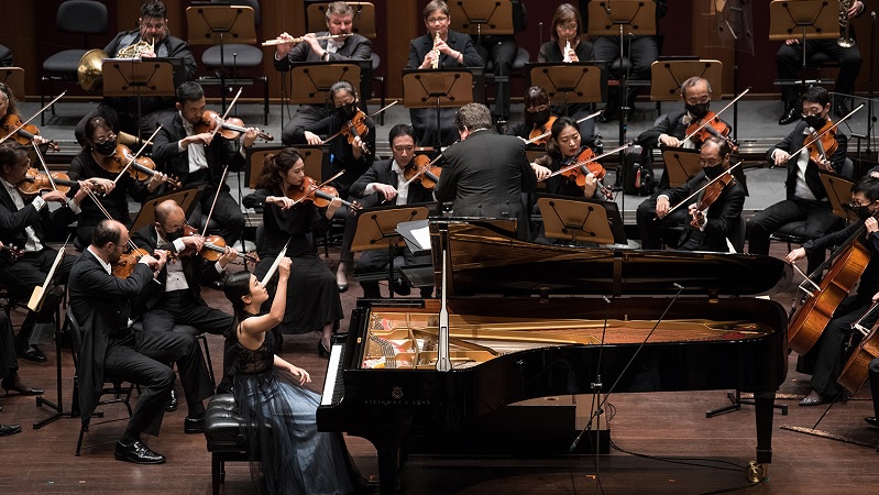 Seika Ishida perform Mozart with SSO in Singapore debut. Photos: Jack Yam / Lime Pixels