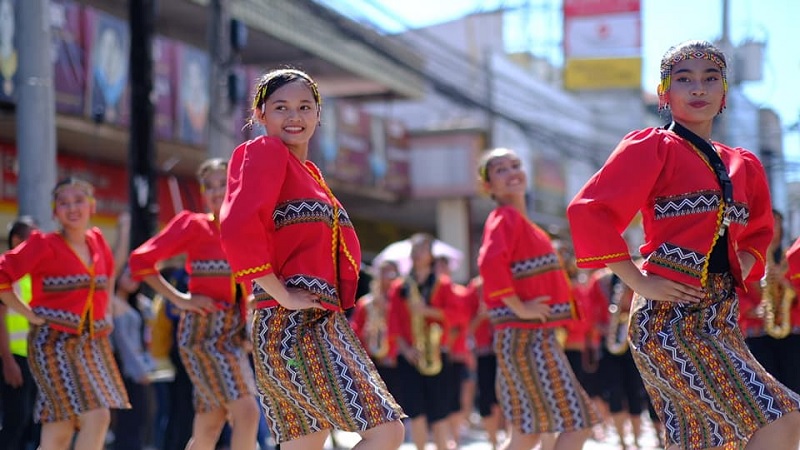 Carmen National High School Marching Band won 1ST RUNNER UP in the HUDYAKA SA Kadayawan. Music Press Asia