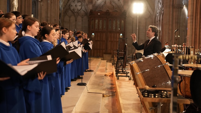 Gustavo Dudamel conducts at Notre Dame Cathedral Paris Reopening 2024 Newswire by Music Press Asia