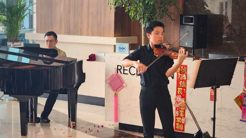Violinist San Choi debuts performance at Pantai Hospital Music Press Asia